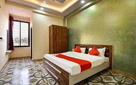 Oyo 70183 Sai Kripa Lodging