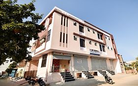 Oyo 70183 Sai Kripa Lodging